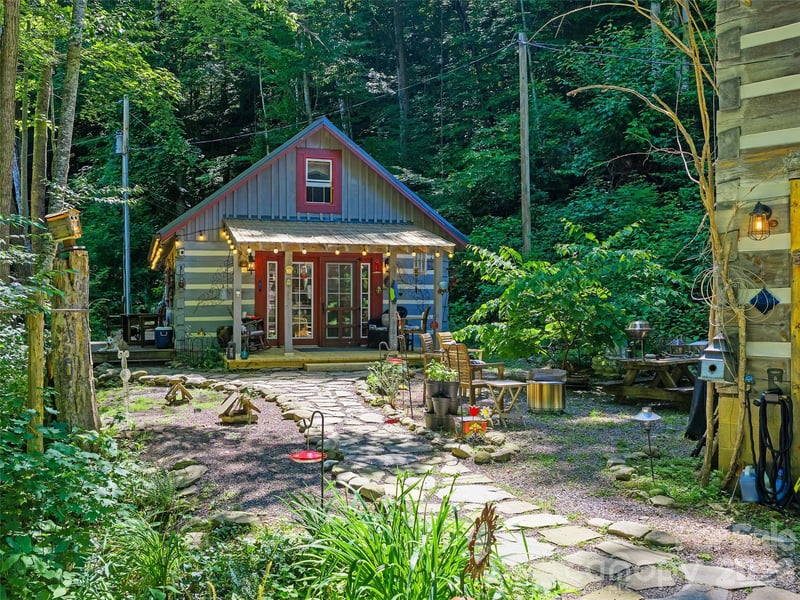 311 Old Sawmill Rd, Burnsville, NC 28714