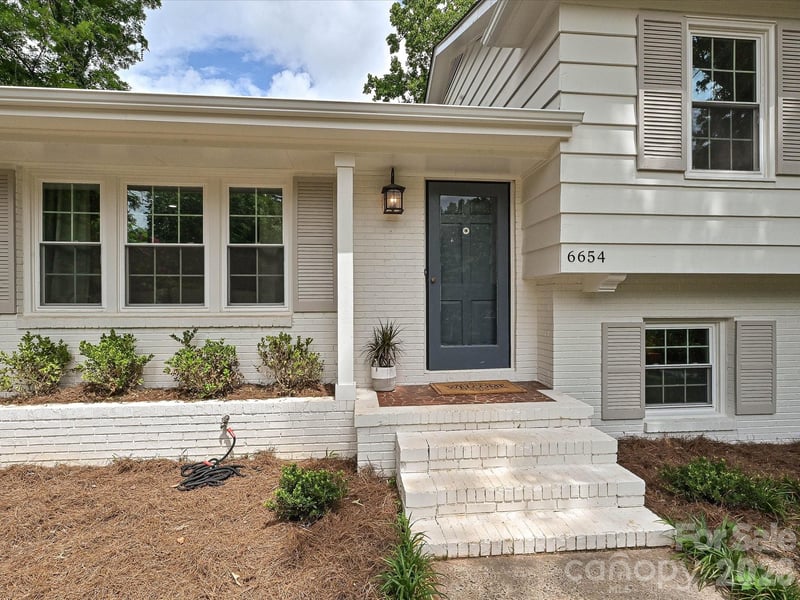 6654 Brookcrest Dr, Charlotte, NC 28210
