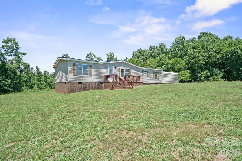 153 Wild Cherry Dr, Statesville, NC 28625