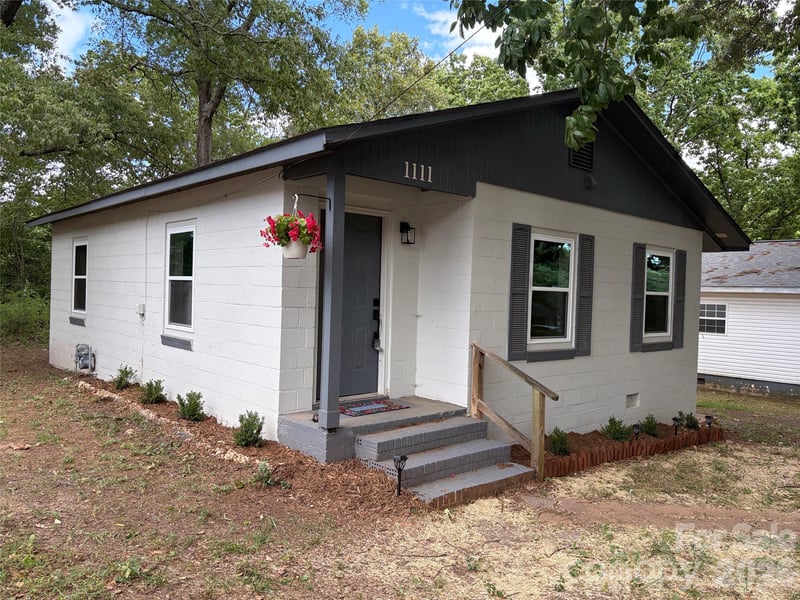 1111 Meeting St, Statesville, NC 28677