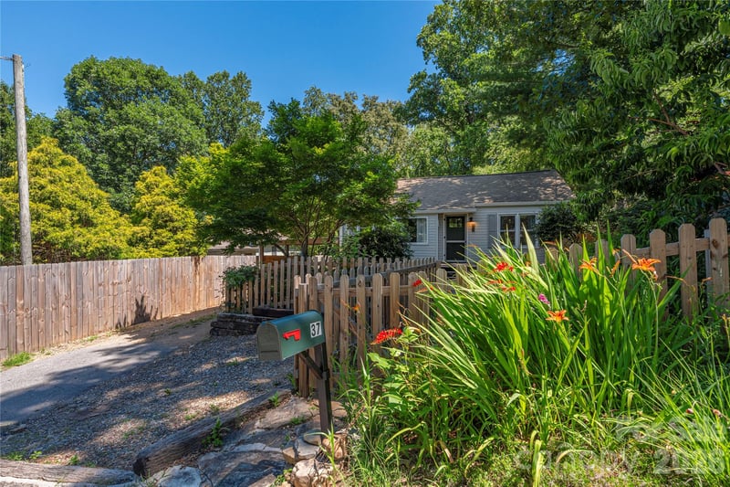 37 Wilmington St, Asheville, NC 28806