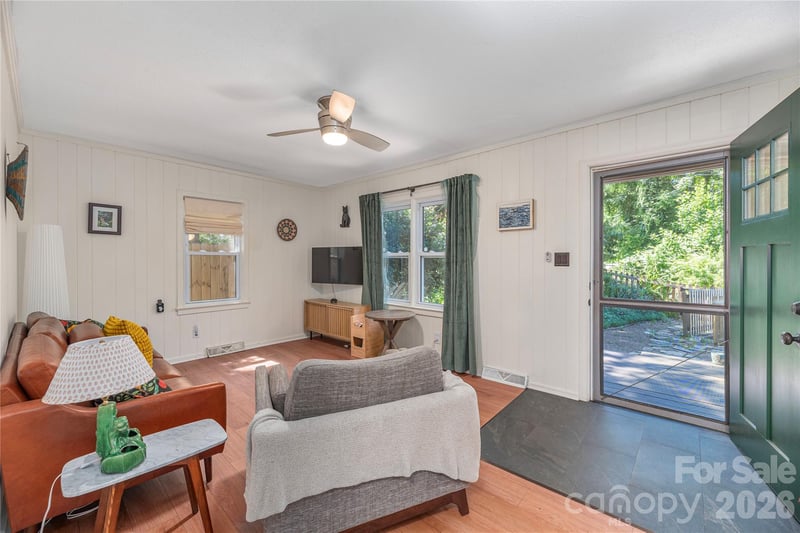 37 Wilmington St, Asheville, NC 28806