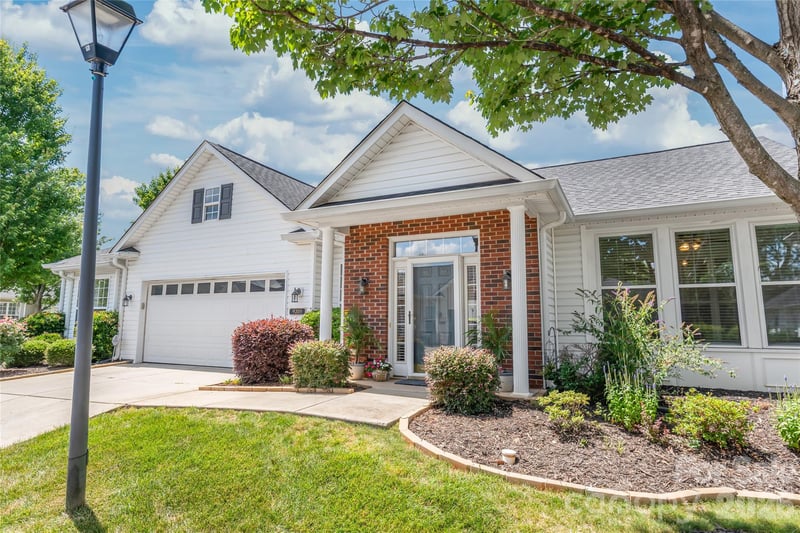 9205 Duckhorn Dr, Charlotte, NC 28277