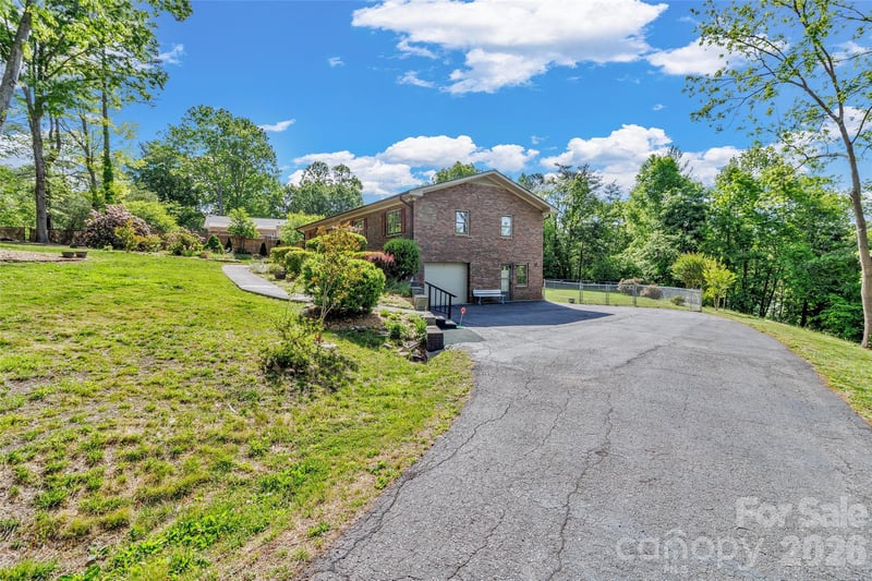 38 Chadwick Wade Dr, Asheville, NC 28804