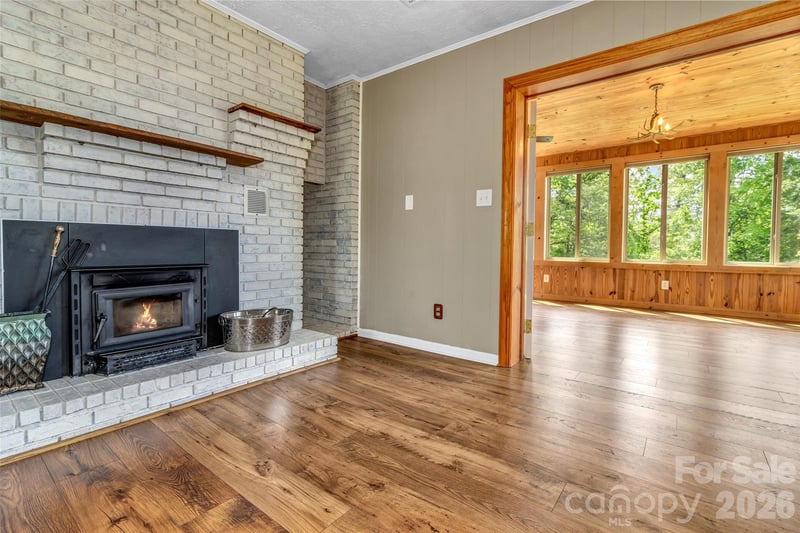 38 Chadwick Wade Dr, Asheville, NC 28804