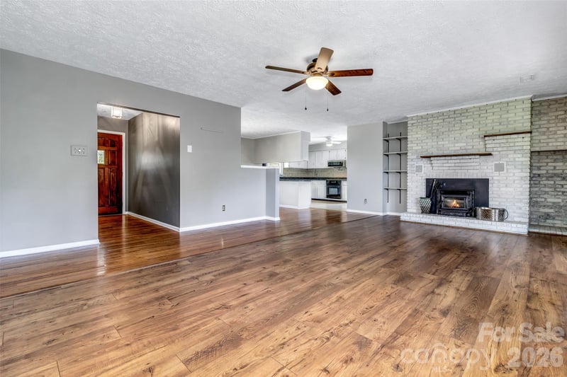 38 Chadwick Wade Dr, Asheville, NC 28804