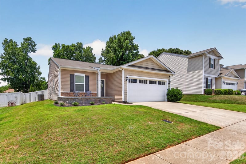 1049 Sweetgum St, Gastonia, NC 28054