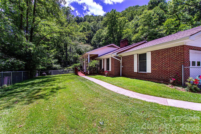 7835 Us 23 Hw, Mars Hill, NC 28754