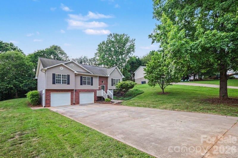 1607 Indian Springs Dr, Conover, NC 28613