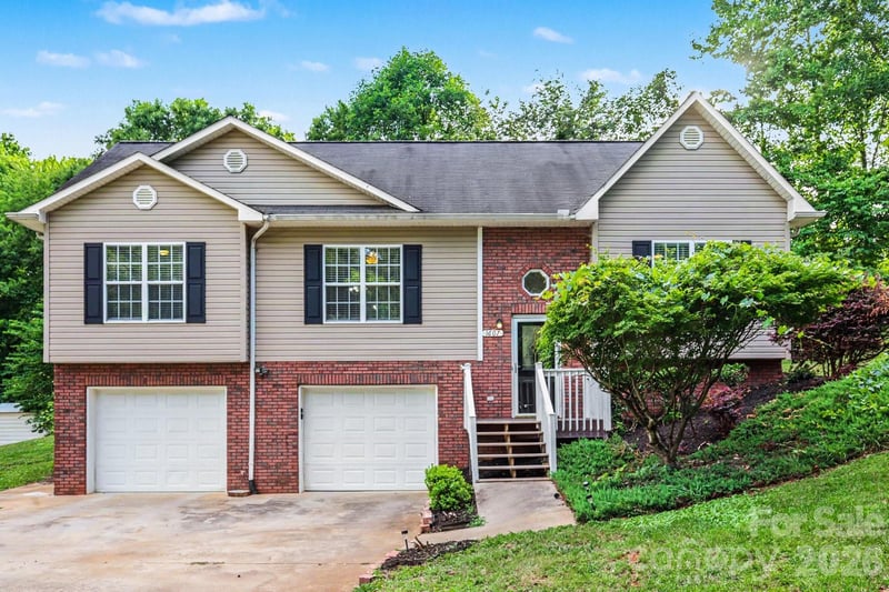 1607 Indian Springs Dr, Conover, NC 28613