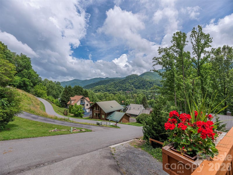 193 Valley Creek Dr, Maggie Valley, NC 28751