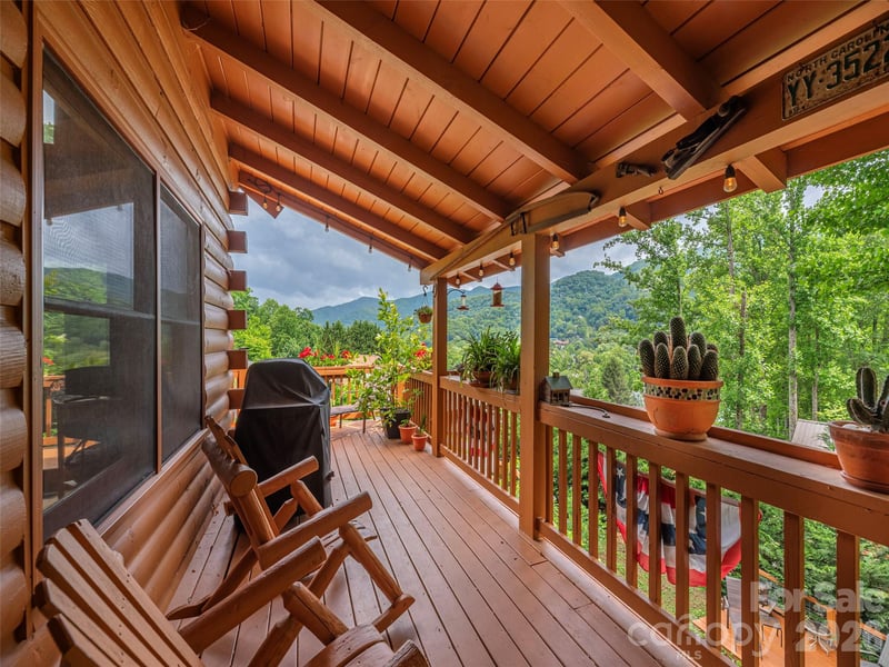 193 Valley Creek Dr, Maggie Valley, NC 28751