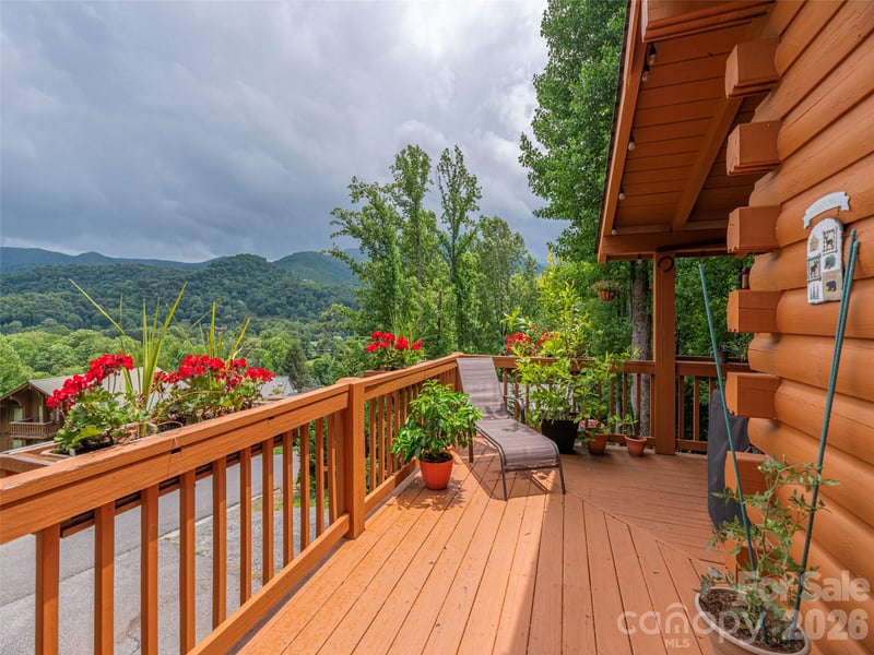 193 Valley Creek Dr, Maggie Valley, NC 28751