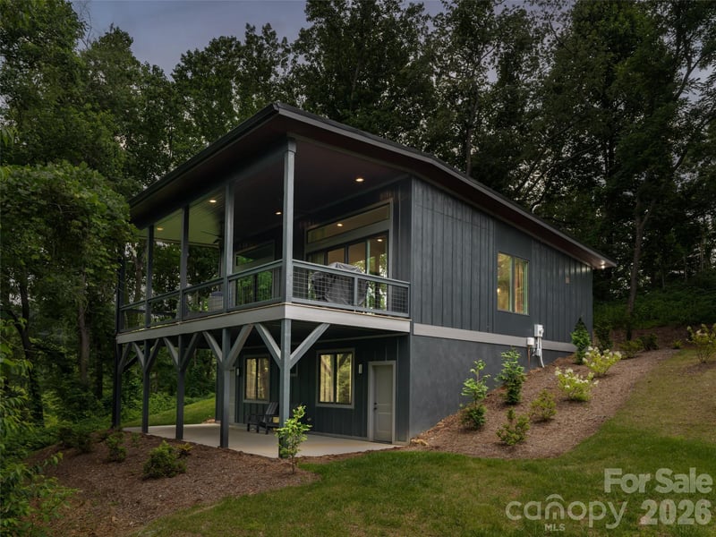 20 Cane Creek Ln, Fairview, NC 28730