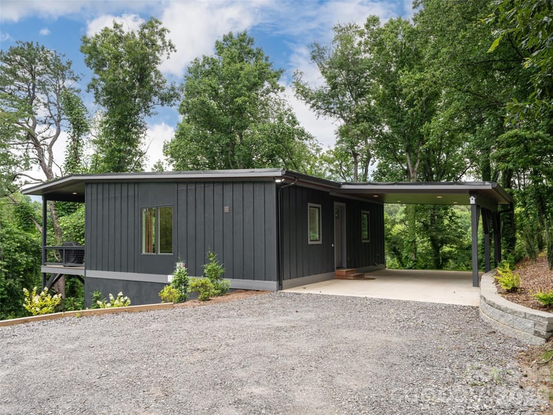 20 Cane Creek Ln, Fairview, NC 28730