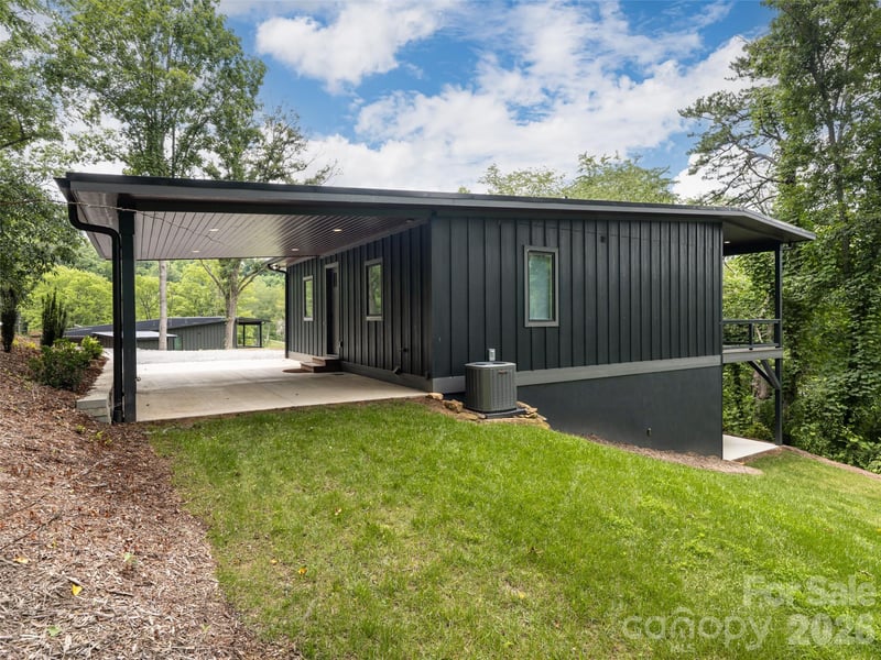 20 Cane Creek Ln, Fairview, NC 28730