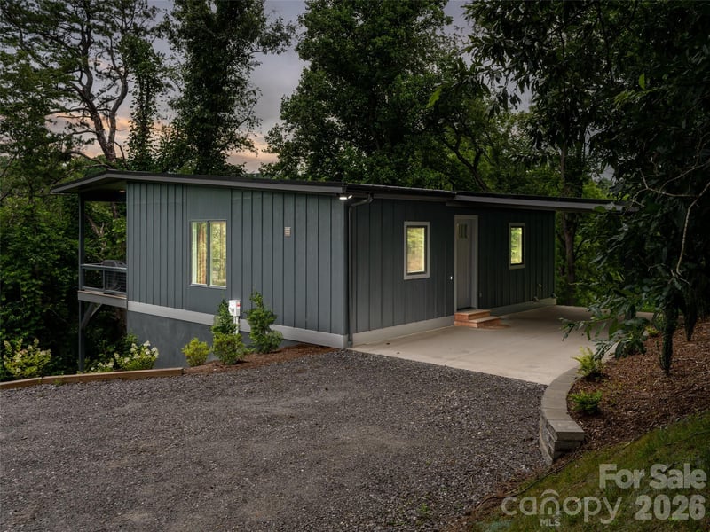 20 Cane Creek Ln, Fairview, NC 28730