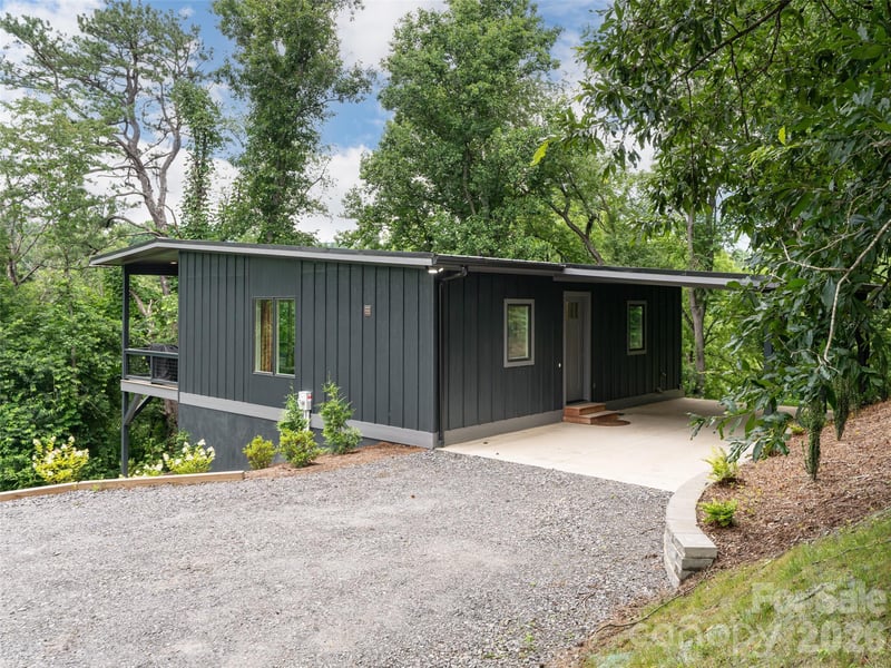 20 Cane Creek Ln, Fairview, NC 28730