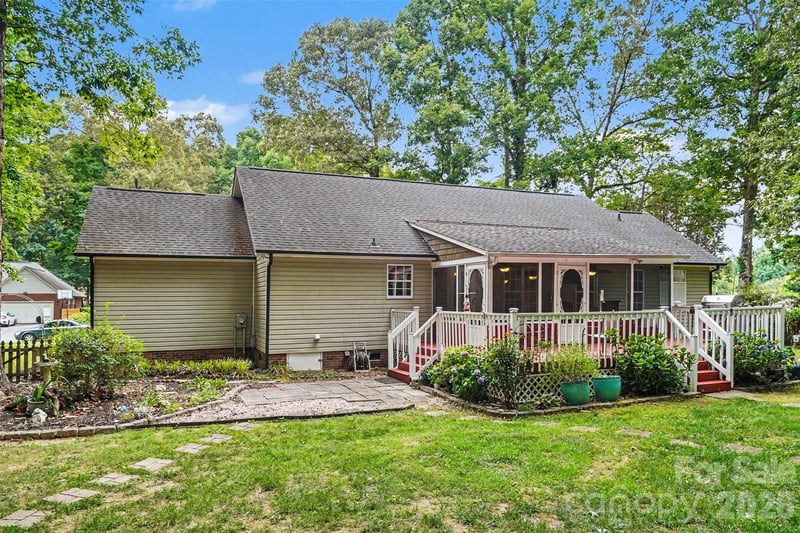 6007 Charlton Oaks Dr, Waxhaw, NC 28173