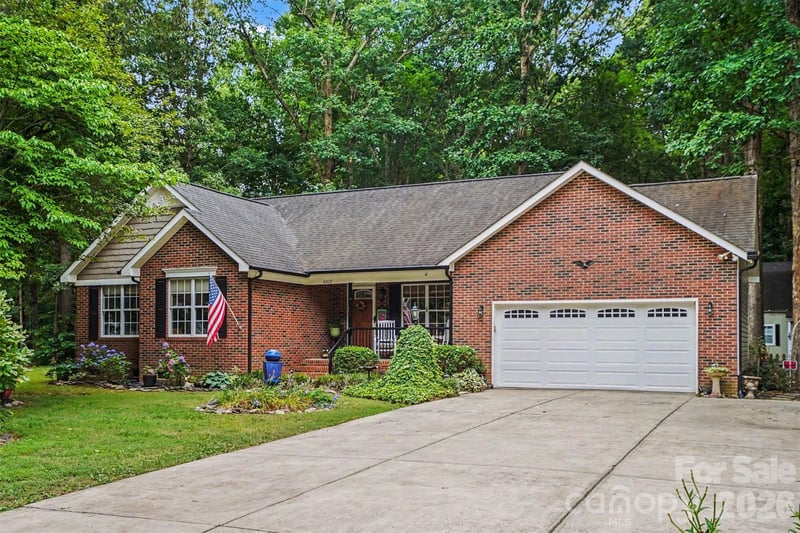 6007 Charlton Oaks Dr, Waxhaw, NC 28173