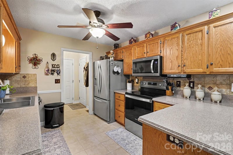 6007 Charlton Oaks Dr, Waxhaw, NC 28173