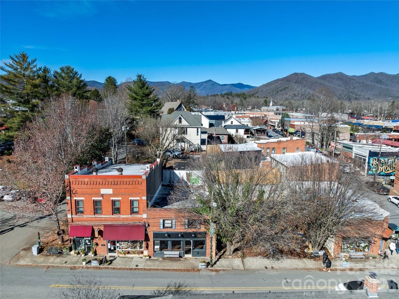 204 Sutton Ave, Black Mountain, NC 28711