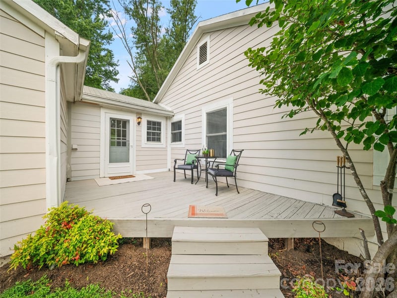 25 Nesbitt St, Waynesville, NC 28786