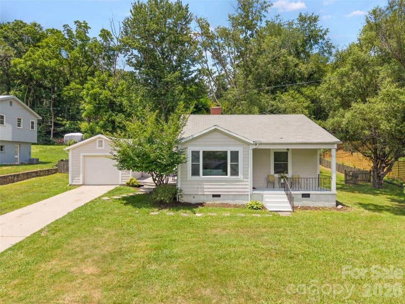 25 Nesbitt St, Waynesville, NC 28786