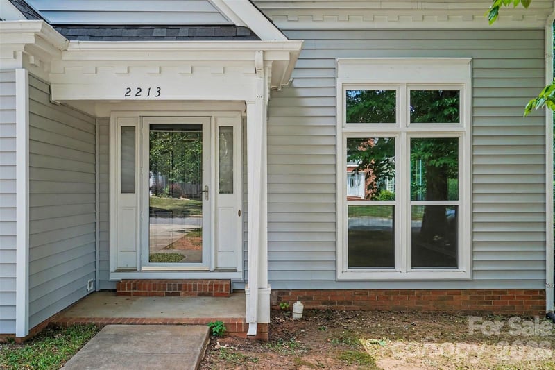 2213 Century Oaks Ln, Charlotte, NC 28262