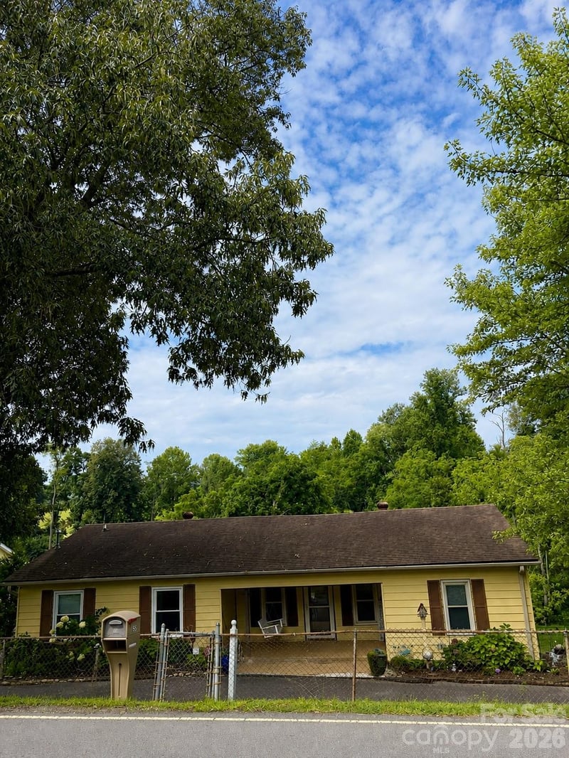 55 Banks Town Rd, Weaverville, NC 28787