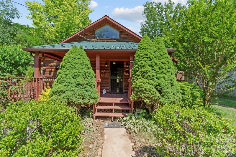 30 Clover Ln, Burnsville, NC 28714