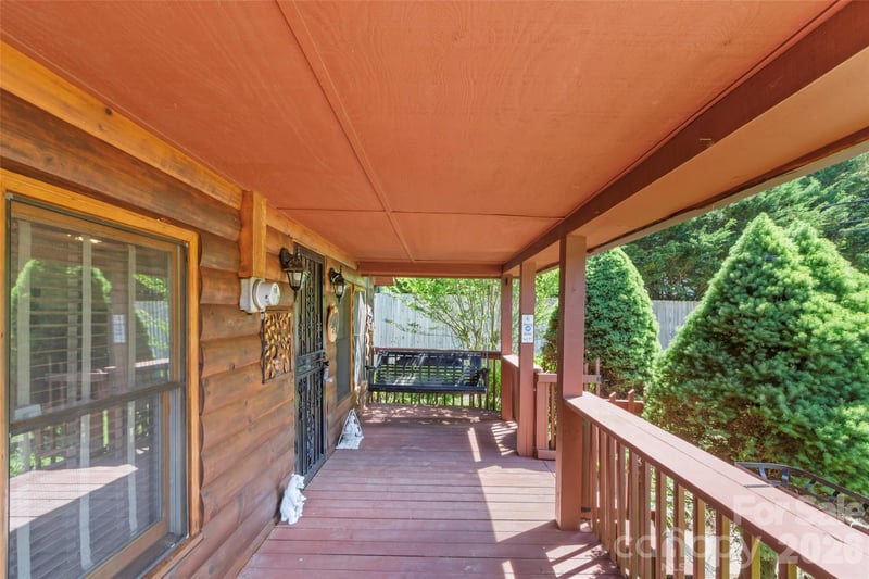 30 Clover Ln, Burnsville, NC 28714