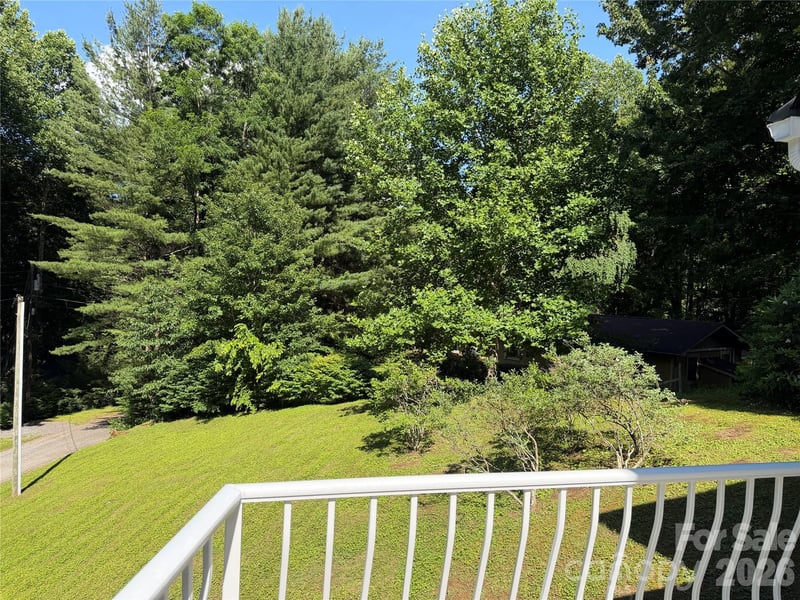 101 Friar Tuck Ln, Maggie Valley, NC 28751