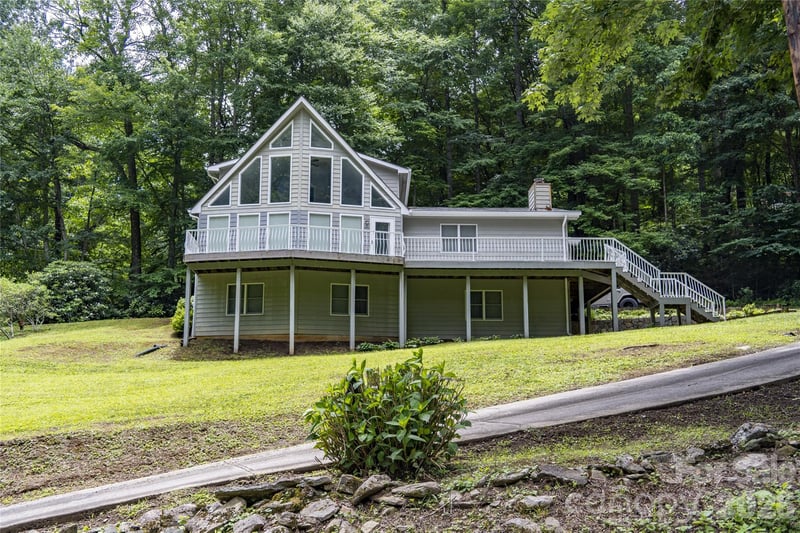 101 Friar Tuck Ln, Maggie Valley, NC 28751
