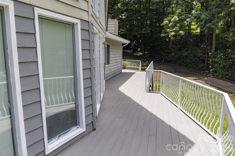 101 Friar Tuck Ln, Maggie Valley, NC 28751