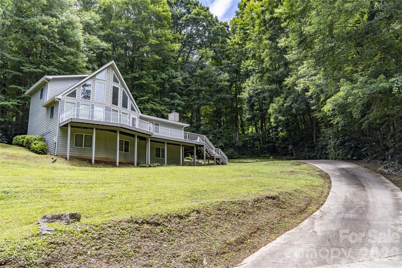 101 Friar Tuck Ln, Maggie Valley, NC 28751