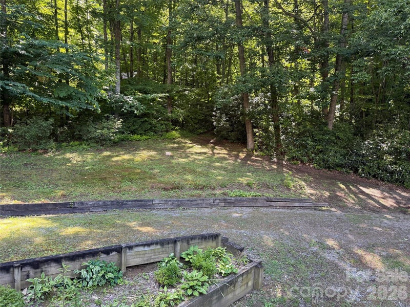 101 Friar Tuck Ln, Maggie Valley, NC 28751