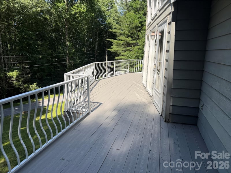 101 Friar Tuck Ln, Maggie Valley, NC 28751