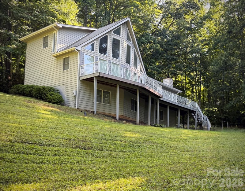 101 Friar Tuck Ln, Maggie Valley, NC 28751