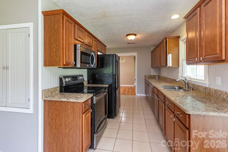 41 Kennedy Rd, Weaverville, NC 28787