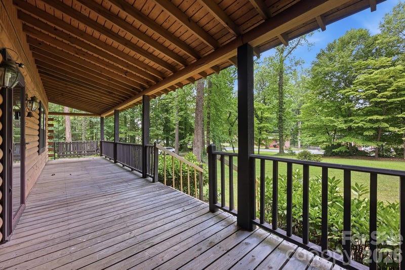 6808 Linda Lake Dr, Charlotte, NC 28215