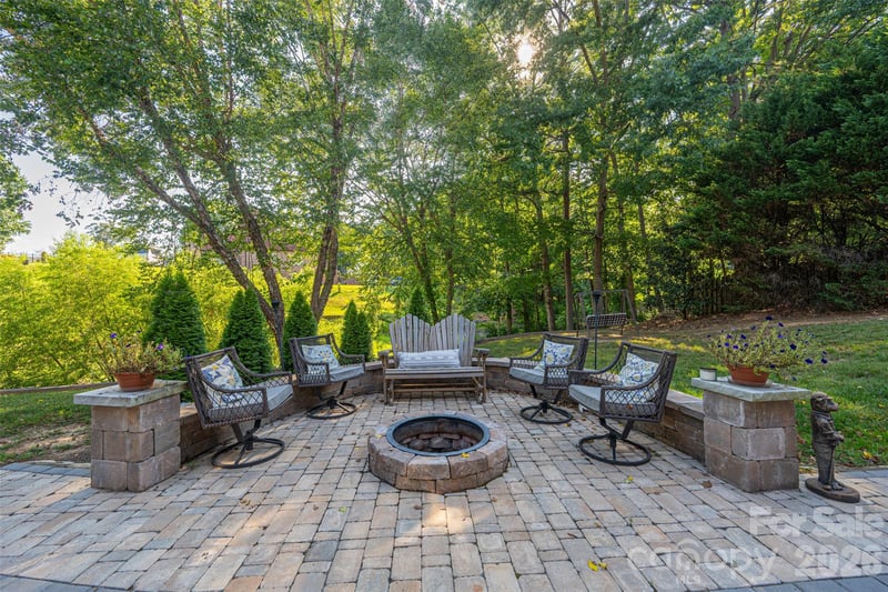 2041 Fairways Dr, Cherryville, NC 28021