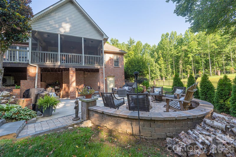 2041 Fairways Dr, Cherryville, NC 28021
