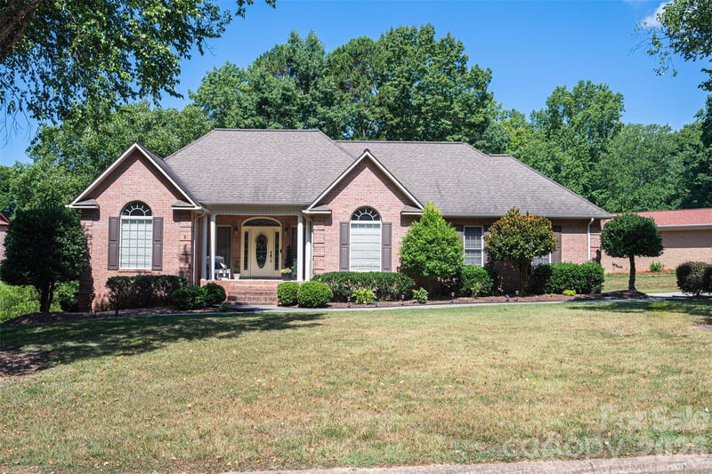 2041 Fairways Dr, Cherryville, NC 28021