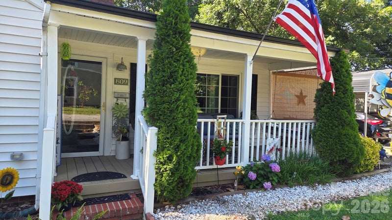 809 Alexander St, Lincolnton, NC 28092