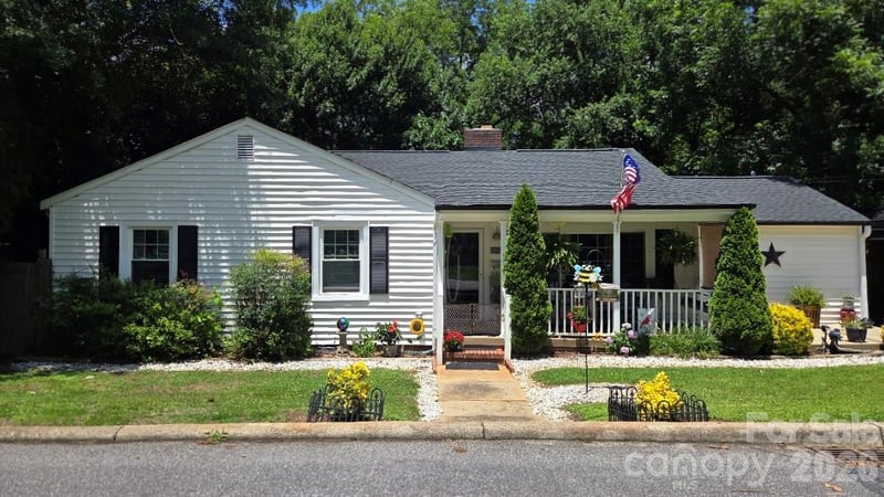 809 Alexander St, Lincolnton, NC 28092