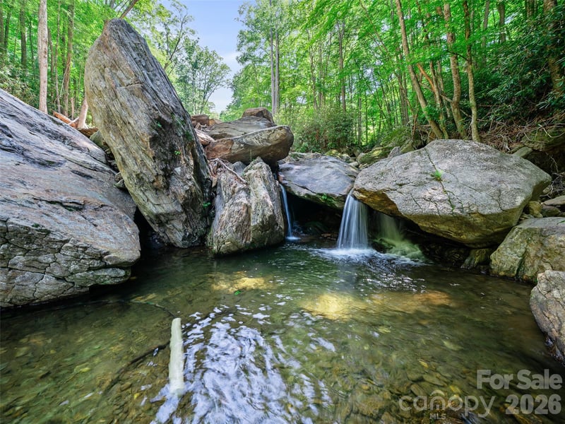 552 Fork Rd, Burnsville, NC 28714