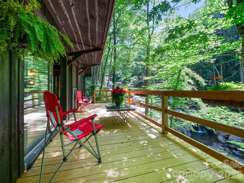 552 Fork Rd, Burnsville, NC 28714