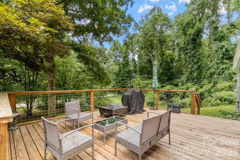 2 Ray Rd, Weaverville, NC 28787