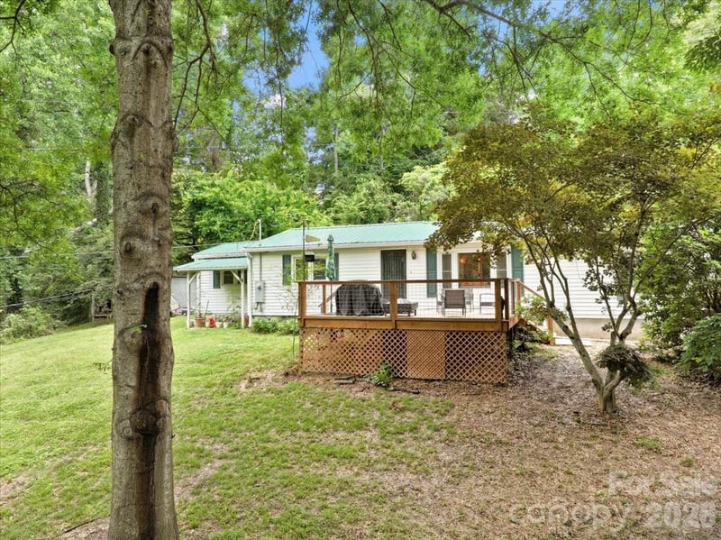 2 Ray Rd, Weaverville, NC 28787